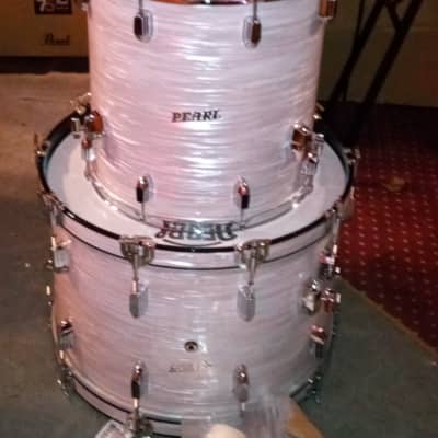 Pearl President Series Phenolic 3-piece Limited Edition in Pearl White Oyster Snare (Depth x Diameter): 5.5" x 14" Mounted Toms (Depth x Diameter): 9" x 13" Floor Toms (Depth x Diameter): 16" x 16" Bass Drums (Depth x Diameter): 14" x 22" image 1