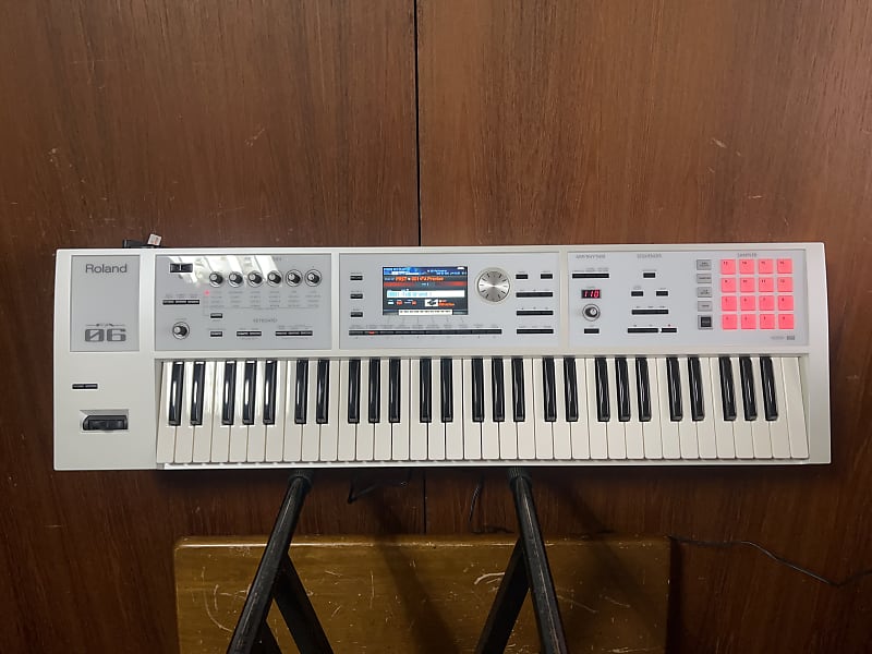 Roland FA-06-SC WH 61-key Music Workstation limited color WHITE w/ gig bag