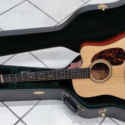 Martin Custom Shop D-Style 14 Fret Venetian Cutaway Acoustic Guitar with Fishman ¦ 1 of 14 ¦ image 4