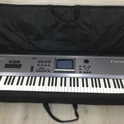 Roland Fantom FA-76 con custodia