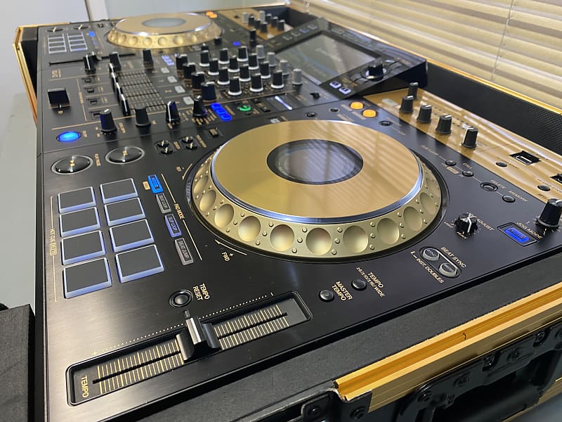 Pioneer XDJ-XZ-N Gold Limited Edition 1-200 with matching flight case