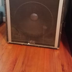 Peavey 1820 400-Watt Bass Enclosure with 1x18 and 2x10 Speakers