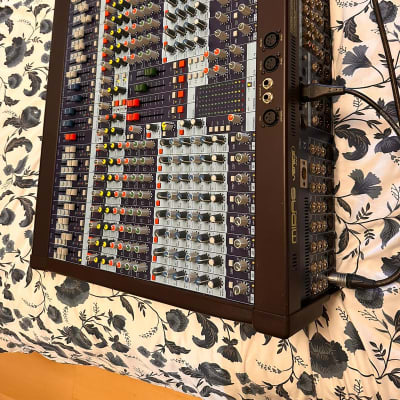 Midas Venice 240 24-Channel / 38-Input Mixing Console Midas Venice 240 24-Channel / 38-Input Mixing Console