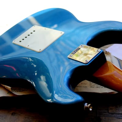 SQUIER Limited Edition Classic Vibe™ '60s Stratocaster HSS, Laurel Fingerboard, Parchment Pickguard, Matching Headstock, Lake Placid Blue, 4, 02 KG imagen 11