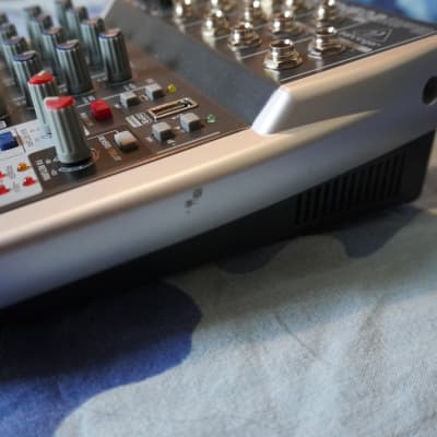 Behringer Xenyx QX602MP3 6-Input Mixer image 4