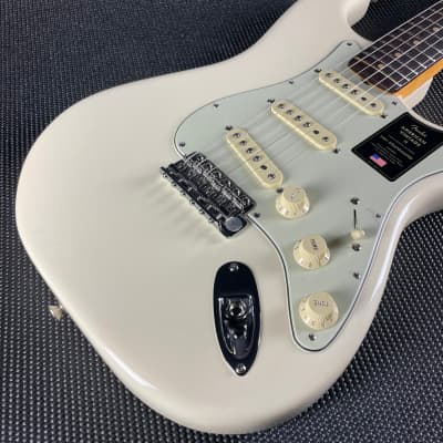 Fender American Vintage II 1961 Stratocaster, Rosewood Fingerboard- Olympic White (V2318950) image 2