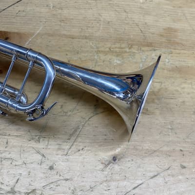 Bach Stradivarius Model 37 ML Trumpet w/ Case and Bach 5C Mouthpiece image 3