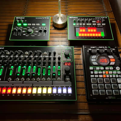 ROLAND ARIA * BUNDLE * TR-8. SP-404A. TB-3. VT-3. PERSPEX COVERS * MINT CONDITION *