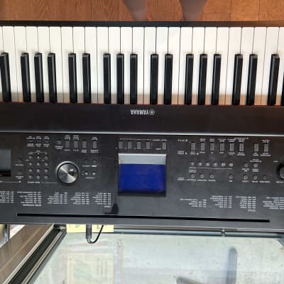 Yamaha DGX-660 Arranger Piano with Stand image 2