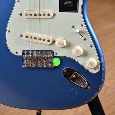 Fender Vintera Road Worn '60s Stratocaster Pau Ferro Fingerboard Lake Placid Blue image 7