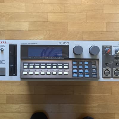 Akai S1100 MIDI Stereo Digital Sampler: New Display, FX and SCSI Cards, 5Mword RAM