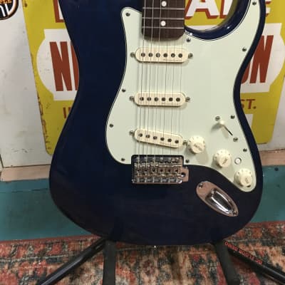 Fender Stratocaster Deluxe series 07 - Ash Body Translucent Blue image 2