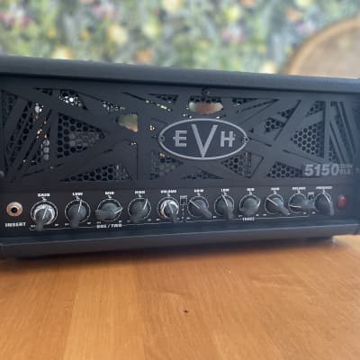 EVH 5150 III 6L6 3-Channel 50W Guitar Tube Head & EVH-212ST 2x12