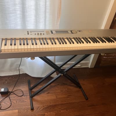 Korg Triton LE 61-Key 62-Voice Polyphonic Workstation 2000 - 2002 - Silver,  includes SCUZZIE Drive interface ($125.00 option) | Reverb