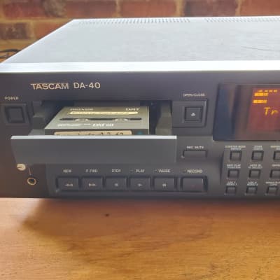TASCAM DA-40 professional DAT digital audio tape recorder Late 1990s - Black image 12