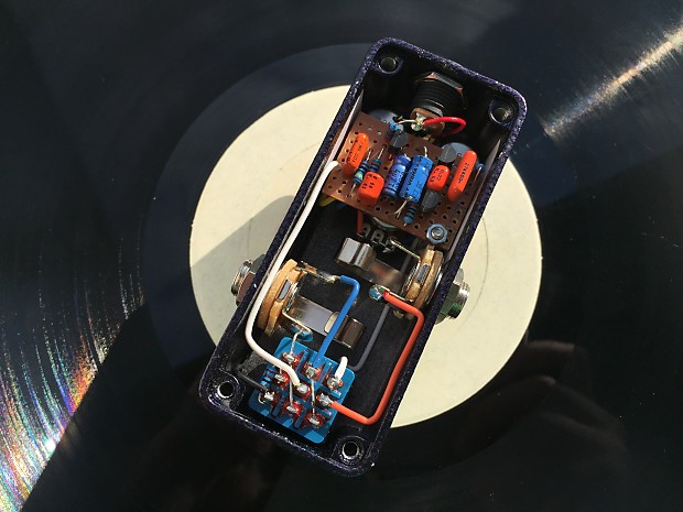 Lumpy's Tone Shop SLPre treble boost demo ! - YouTube