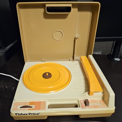 1978 Fisher-Price Model 825 Portable Turntable image 1