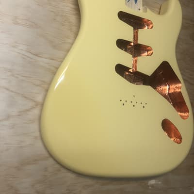 Hardtail Stratocaster Body Olympic White Nitrocellulose Lacquer Finish image 4