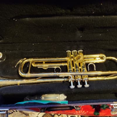 Yamaha YTR‑2335 Standard Bb Trumpet, Japan, with case and mouthpiece image 2