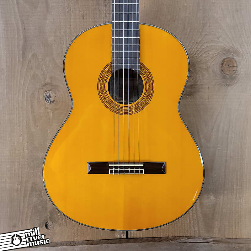 Tanara Student Classical Acoustic Guitar w/ Chipboard Case Used