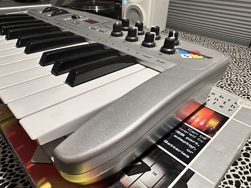 M-Audio Oxygen 8 25-Key MIDI Keyboard Controller | Reverb Canada