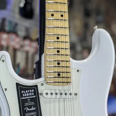 Fender Player Stratocaster Left-handed - Polar White with Maple Fingerboard Authorized Deal! 317 image 4
