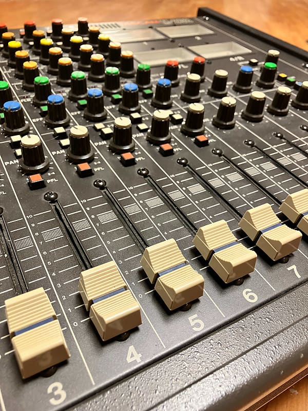 Tascam M-208 - Vintage Analog 8 Channel Mixer *EXCELLENT Tascam M-208 - Vintage Analog 8 Channel Mixer *EXCELLENT