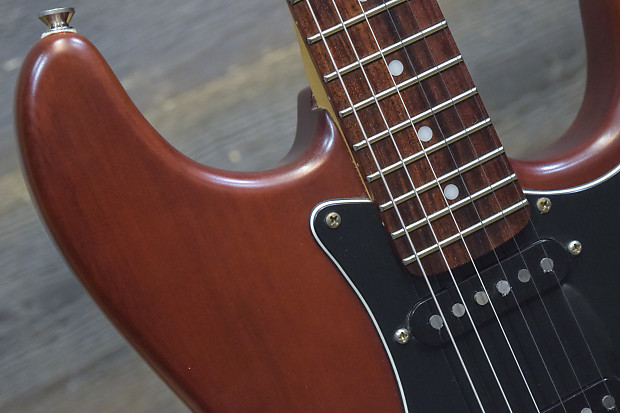 Squier by Fender Standard Fat Strat HSS Satin Walnut