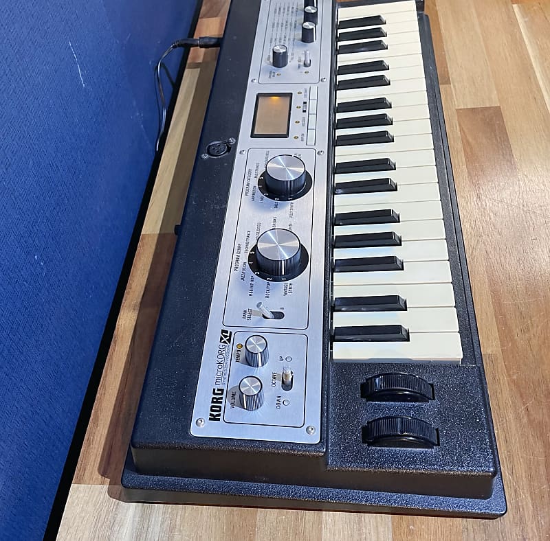 Very Good] Korg MicroKORG XL 37-Key Synthesizer/Vocoder - Black