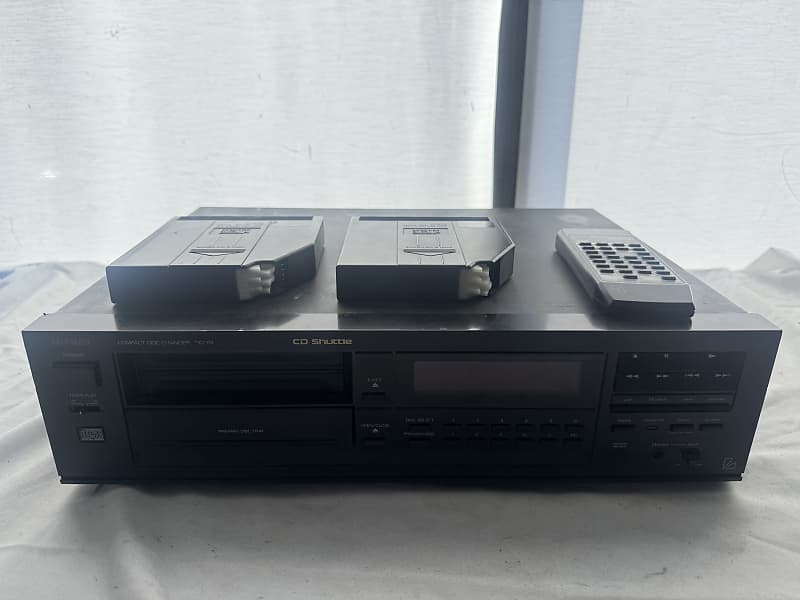 LUXMAN DC-114 disc changer CD Player - used Good Working condition With Remote  			