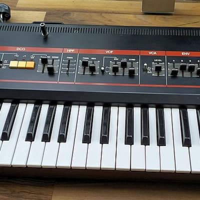 Roland Juno-60 61-Key Polyphonic Synthesizer with 56 Presets