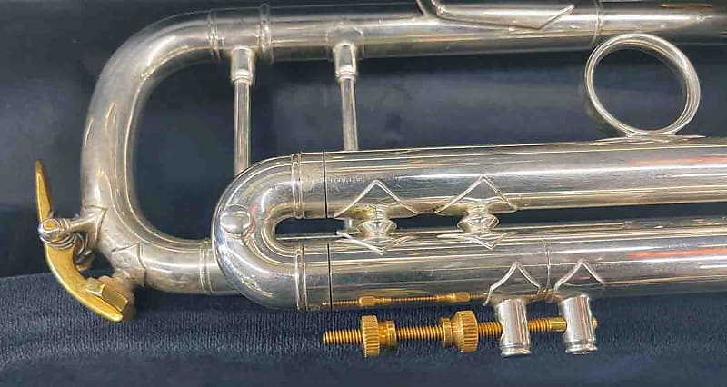 Bach stradivarius180ML 17万番代 Bach - Model LT180S77 Stradivarius - New York #7 Bb Trumpet