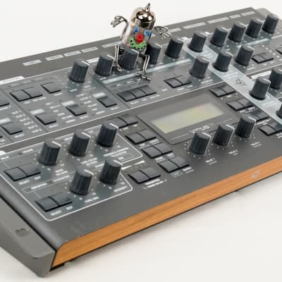 Access Virus Ti 2 Synthesizer Desktop + Top Zustand / Near Mint + 1Jahr Garantie
