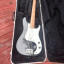 Fender Bullet Bass Deluxe (B-34) 1983 Black made in japan with orig. case!!!