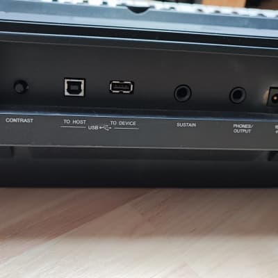 Yamaha PSR-S650  Arranger Workstation