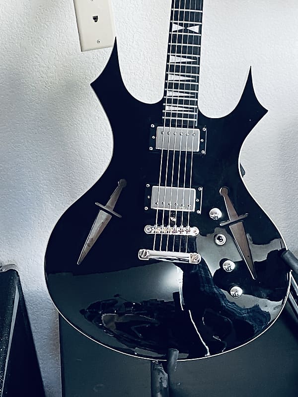 B.C. Rich Dagger Black Reverb