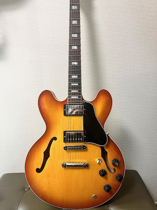 Gibson Larry Carlton Signature ES-335 2002 - 2015 - Carlton