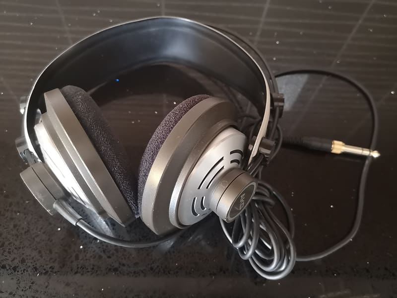 AKG K142HD High Definition On-Ear Headphones - Great Used
