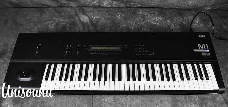 Korg M1 Music Workstation Synthesizer in Very Good condition