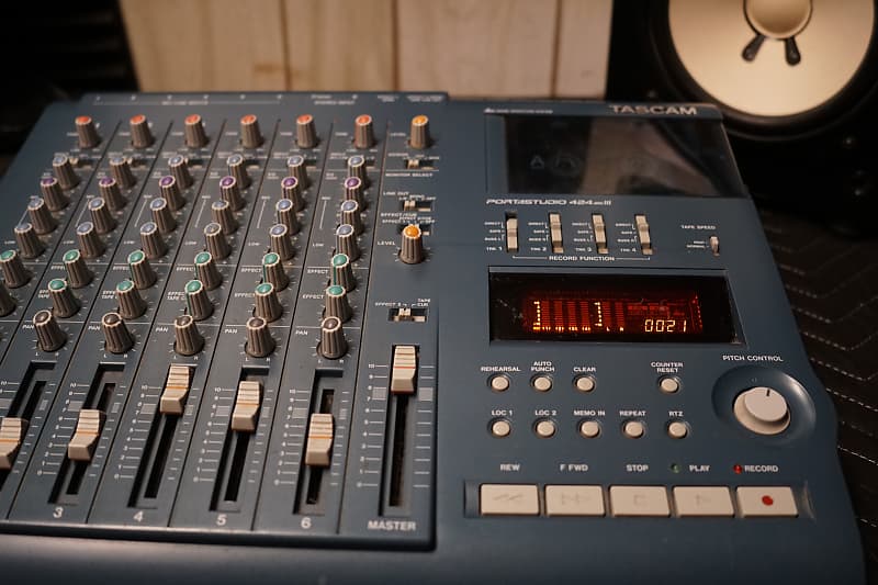 Tascam 424 MkIII Portastudio