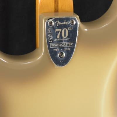 Mint Fender 70th Anniversary Antigua Stratocaster Antigua Rosewood Fingerboard image 8