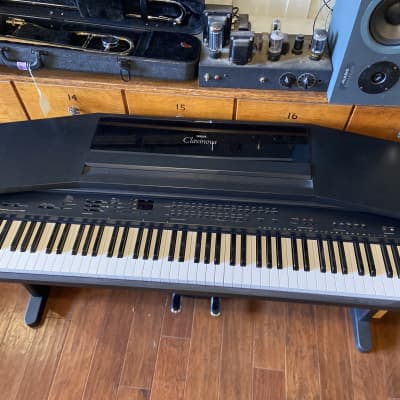 Yamaha Clavinova CVP-30 Electric Piano image 2