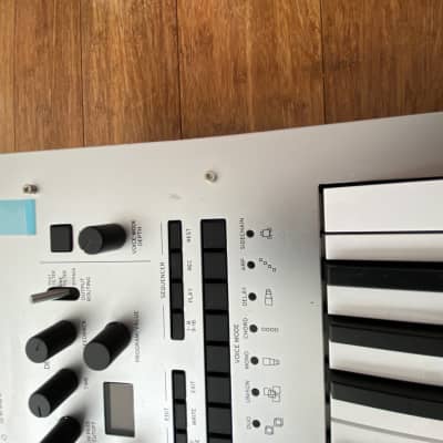 Korg Minilogue 4-Voice Polyphonic Analog Synthesizer 2016 - Present - Silver image 3