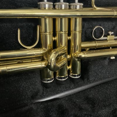 Mendini B-Flat Trumpet MTT-L Gold Lacquered *2 Dents On Bell* image 2