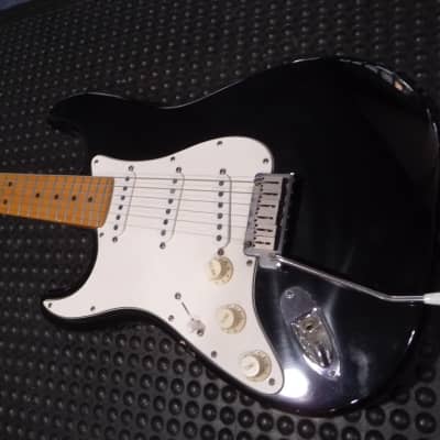Fender American Standard Stratocaster Left-Handed with Maple Fretboard 1995 image 1