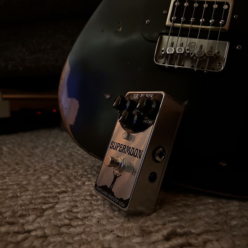 Mr. Black Supermoon Chrome