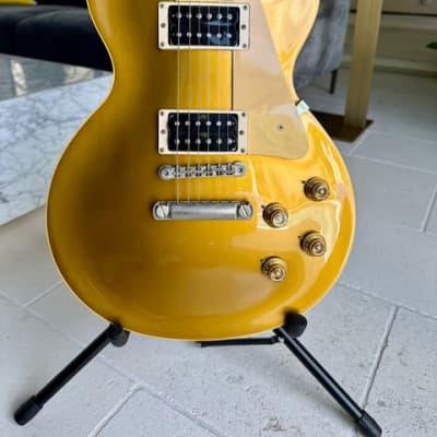 Gibson Les Paul Classic Gold Top with Bigsby and Zebra Puå«s