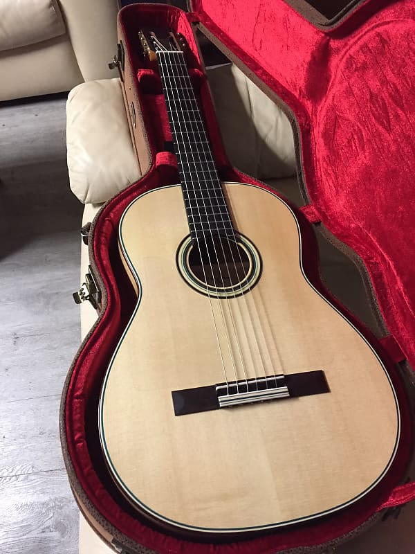 Thomas f60 nylon classical/flamenco guitar  with case blonde image 1