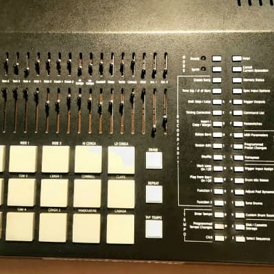 Linn 9000 Black Forat Integrated Digital Drums / Midi Keyboard Recorder 1984 - 1986 - Black This one sold from Forat.It was custom orderd from Forat and has the very latest software. Most important it has SMPTE timecode you won't  find many of these.
