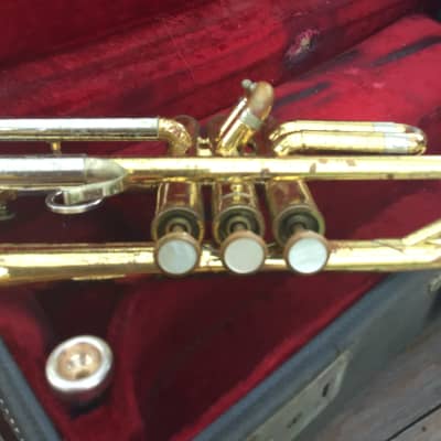 Buescher Aristocrat Trumpet 1963 - Patina gold, 2 mouthpieces image 5